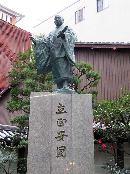 本能寺の日蓮聖人像