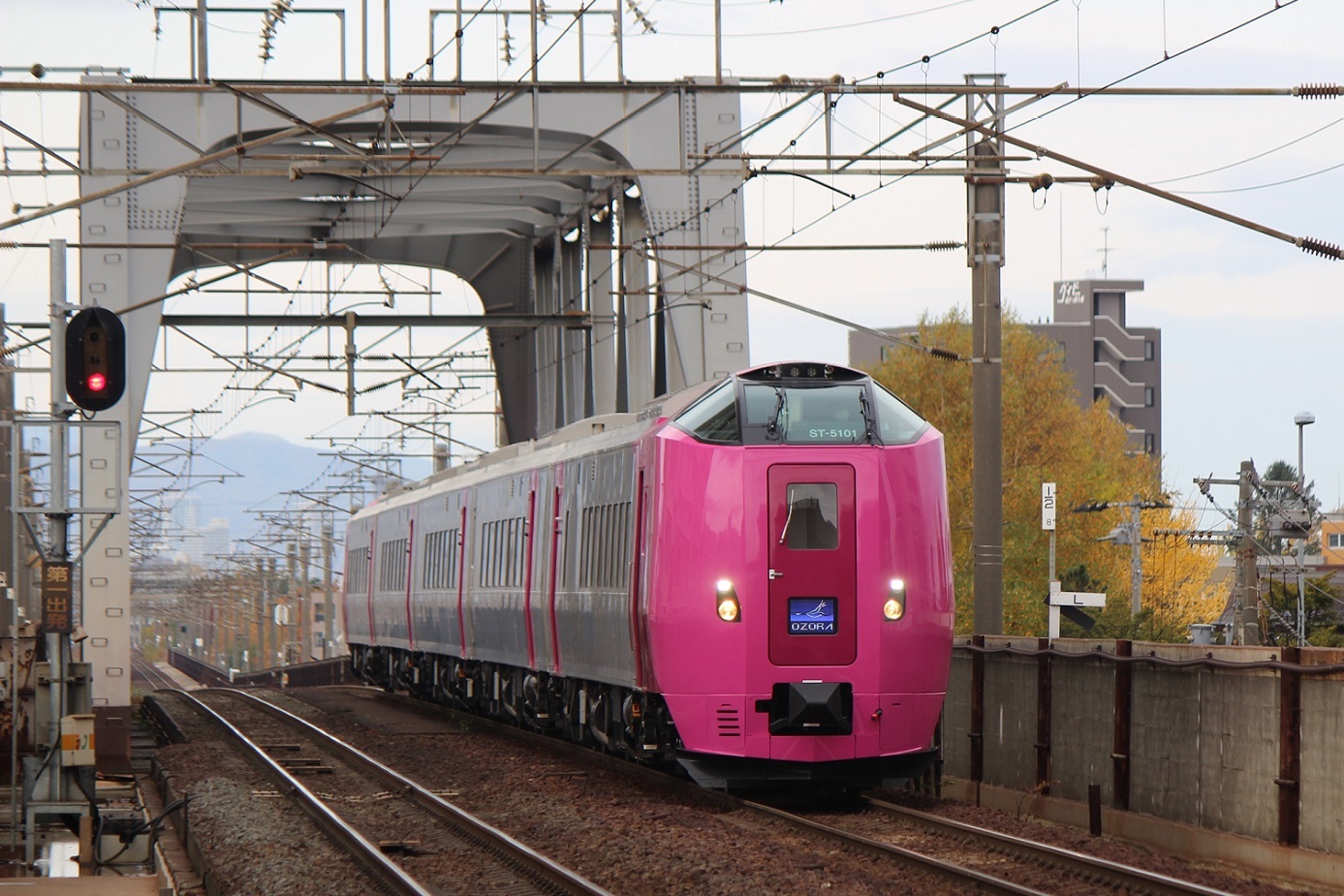 キハ261系はまなす編成「おおぞら」を新札幌駅で撮る - タタールのくに 