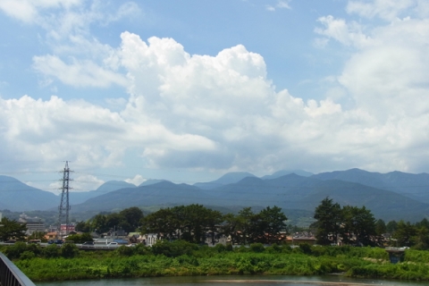箱根山系にかかる夏雲