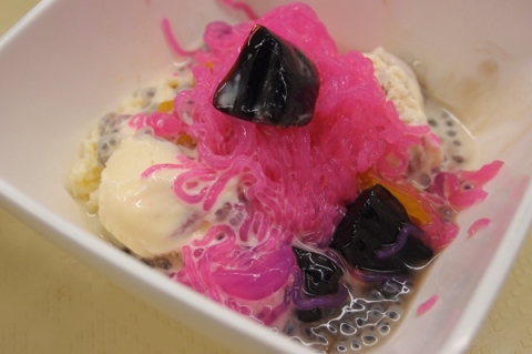 タイのいろいろのせアイスクリーム