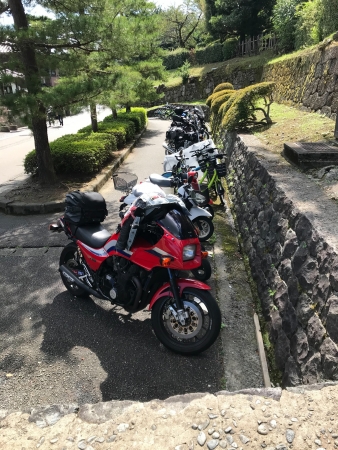 ぴーきちハーレーブログ　福井金沢ツーリング　兼六園　バイク駐車場