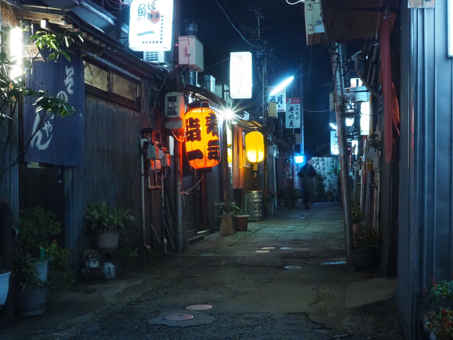 ぴーきちハーレーブログ　福井金沢ツーリング　金沢の夜　バラック街　金沢中央味食街