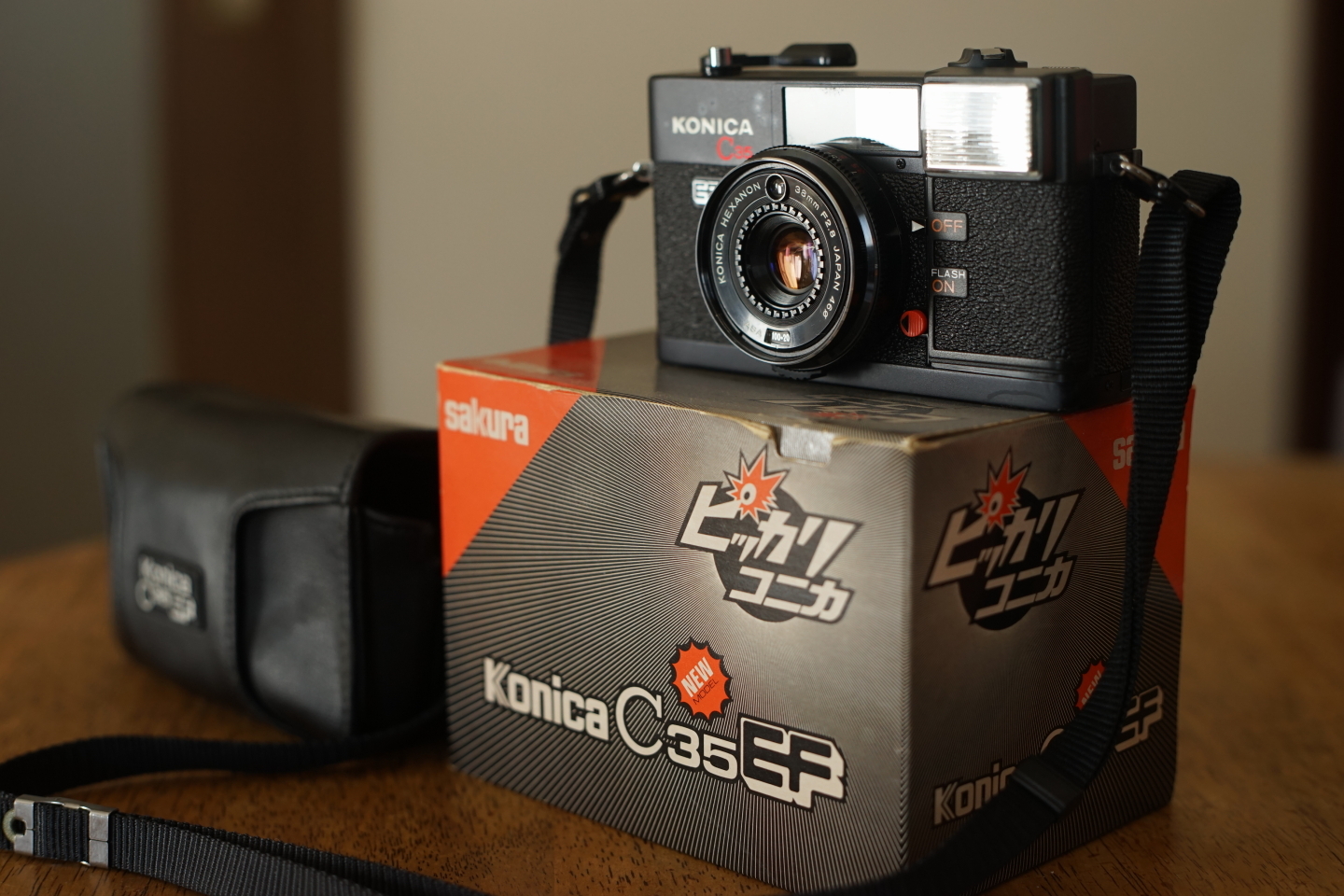 ピッカリコニカのそっくりさん Cameras that are similar to the KONICA C35 EF series -  ファイティングガッツピストン号