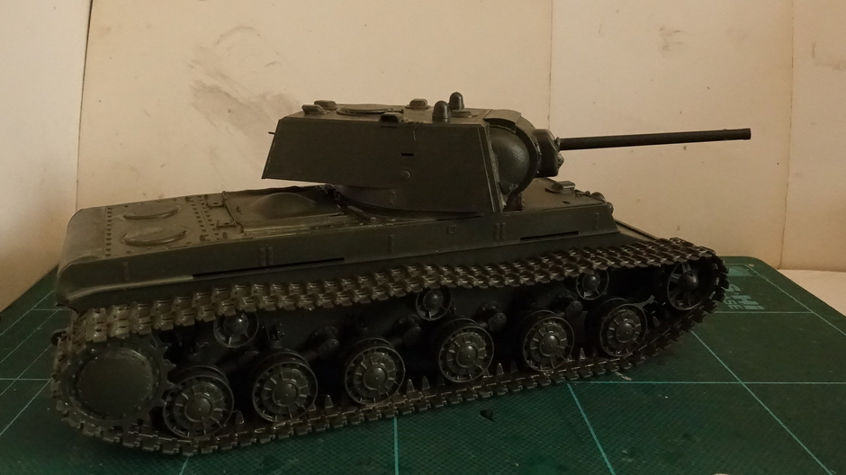 タミヤのミリタリーミニチュアシリーズ  No.372 ソビエト重戦車 KV-1 1941年型 初期生産車 その１