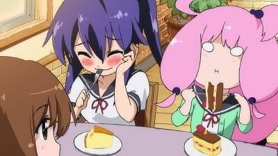 【悲報】ケーキ屋さん、グチャグチャのケーキを5000円で送りつけ無事炎上